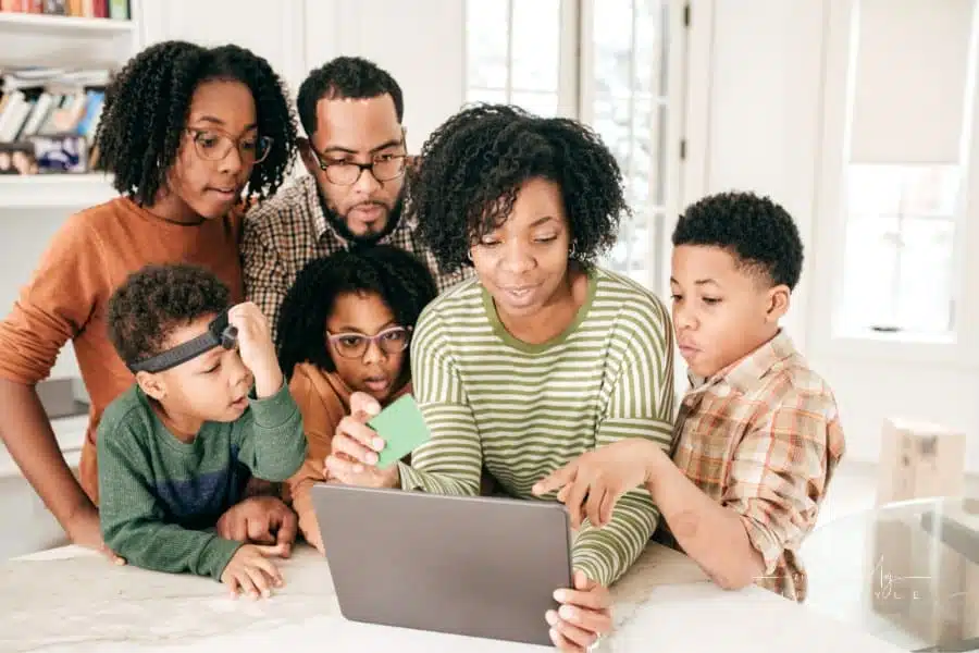 Benefits of Shopping on Comilmart for Students