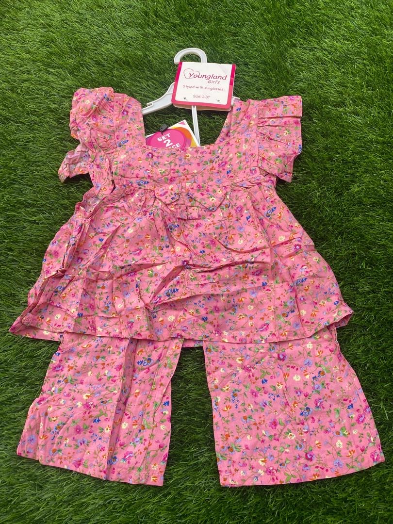 5fd293ef-a2b3-452c-8727-e03f0ec761d6 Tenue enfant élégante et fraîche – Style tropical - Image 1