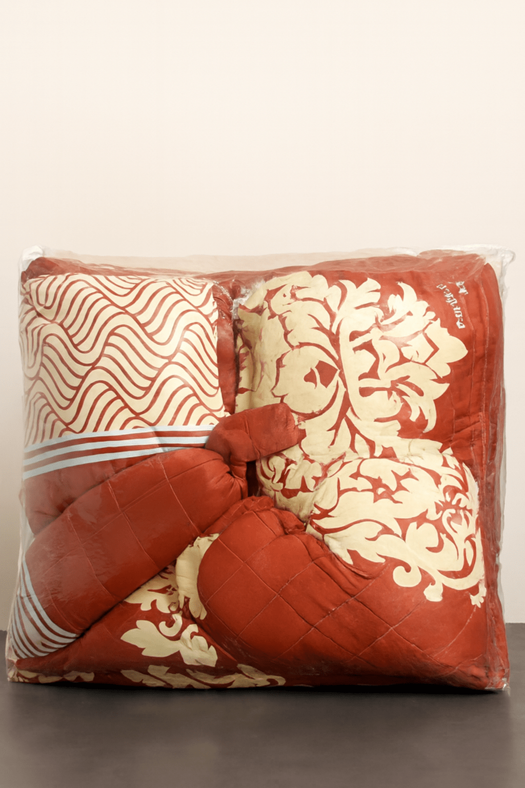 Copilot_20260220_172944 Luxury Complete Duvet Set: Duvet, Bedsheets, 4 Padded & 4 Throw Pillow Cases - Image 1